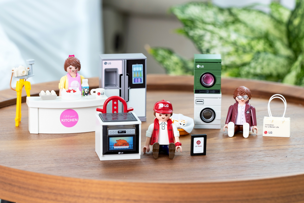 : LG전자가 독일 유명 완구 브랜드 ‘플레이모빌(Playmobil)’과 협업해 만든 LG 가전 및 인물 피규어 [LG전자 제공]