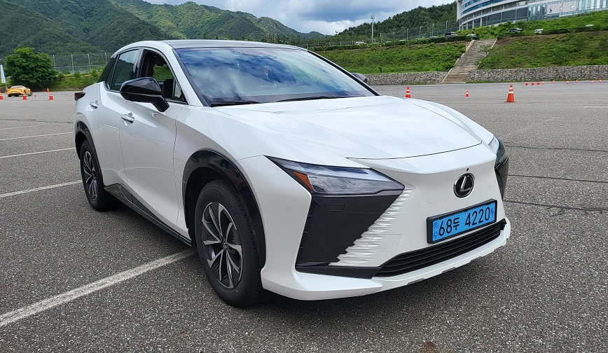 ‘RZ 450e’ 외관. [서재근 기자]