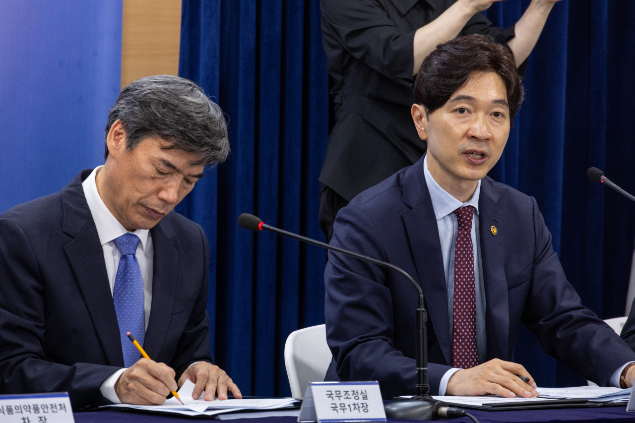 박성훈 해양수산부 차관이 6일 서울 종로구 정부서울청사에서 열린 후쿠시마 원전 오염수 방류 관련 일일 브리핑에 참석해 취재진 질문에 답하고 있다. [연합]