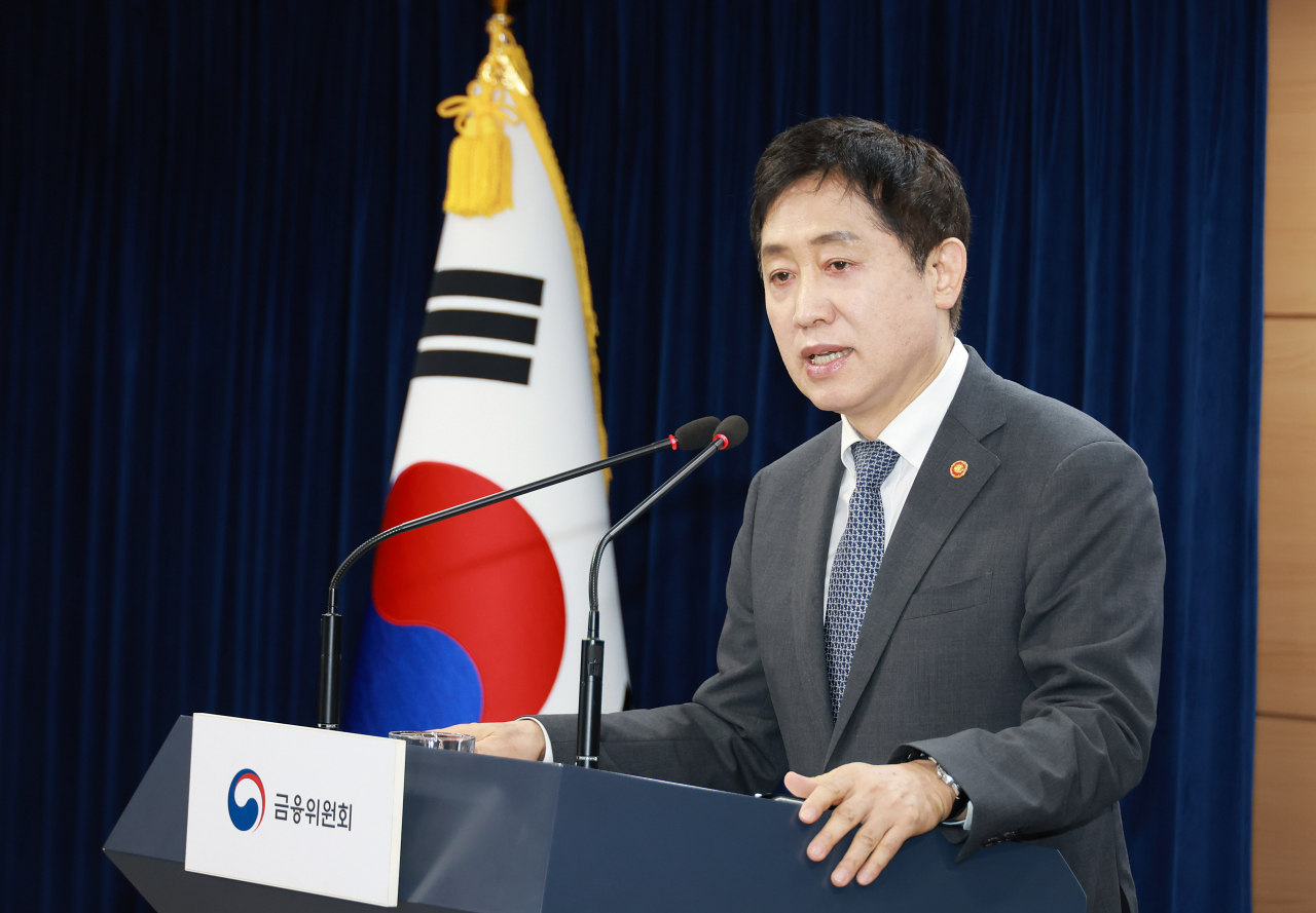 김주현 금융위원장이 7일 오전 서울 종로구 정부서울청사 합동브리핑실에서 개최한 기자간담회에서 지난 1년간 성과와 향후 추진방향에 대해 밝히고 있다. [금융위원회 제공]