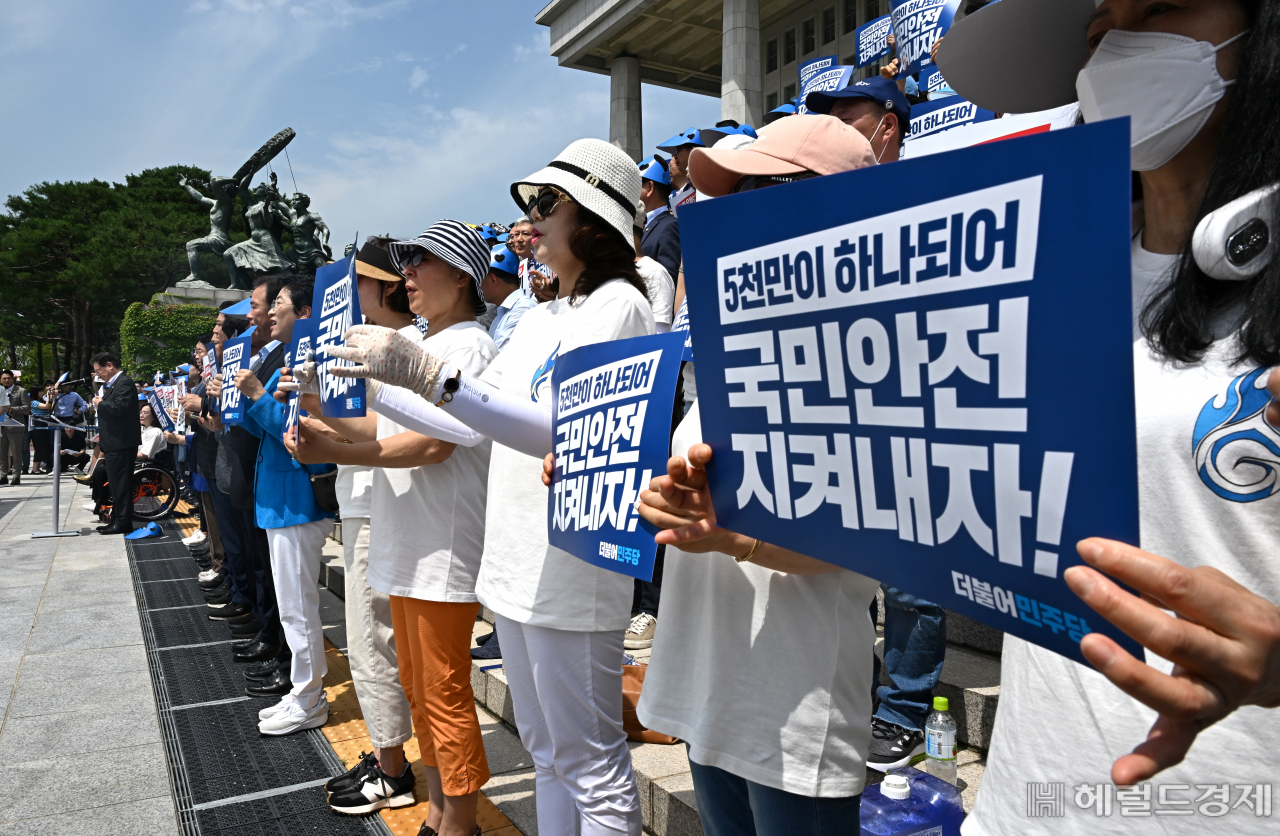 이재명 더불어민주당 대표가 7일 서울 여의도 국회에서 열린 윤석열 정부 오염수 투기 반대 촉구 결의대회에 참석해 발언하고 있다. 임세준 기자