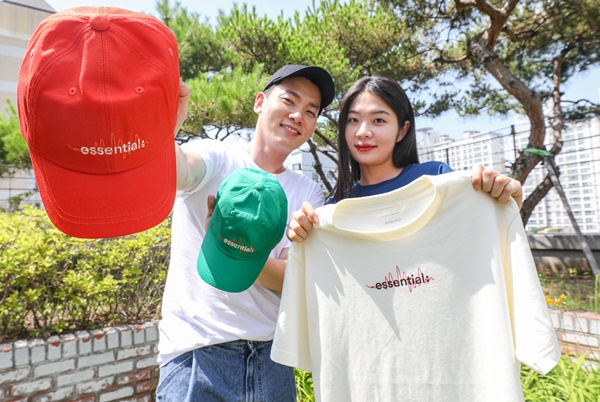 NHN벅스가 한섬과 손잡고 선보인 벅스 플레이리스트 공식 채널 ‘essential;(에센셜)’의 여름 한정판 제품. [한섬]