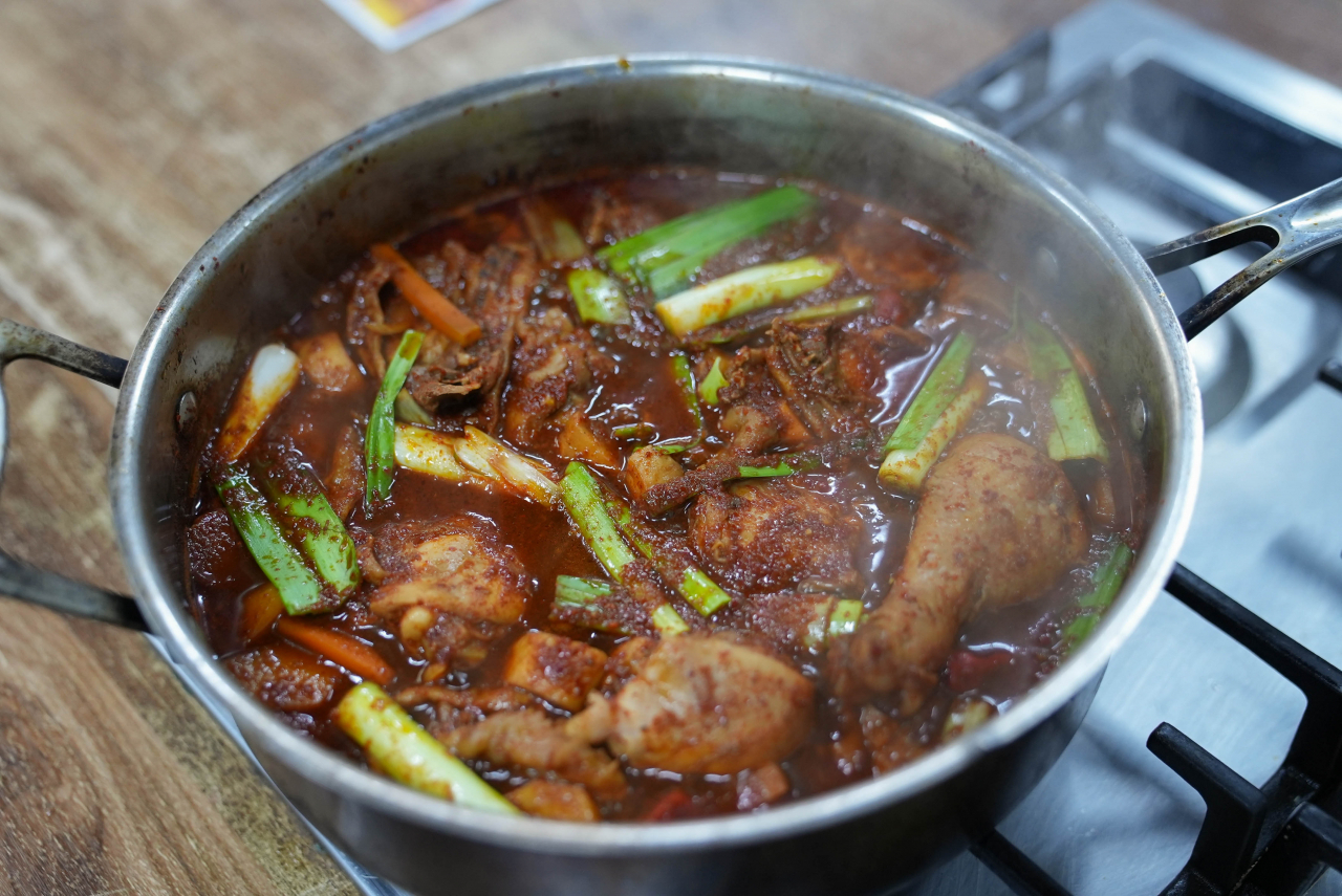 나이지리아인들이 완성한 닭볶음탕