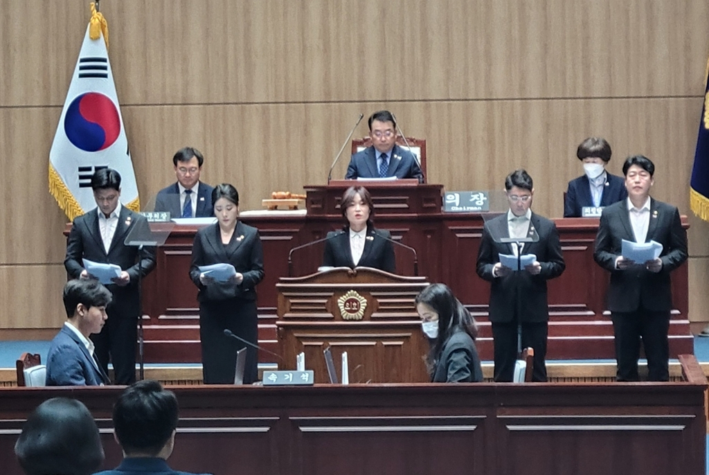 5.18 릴레이 5분 발언하는 광주시의회 의원들[왼쪽부터 이명노 채은지 정다은 심창욱 강수훈]