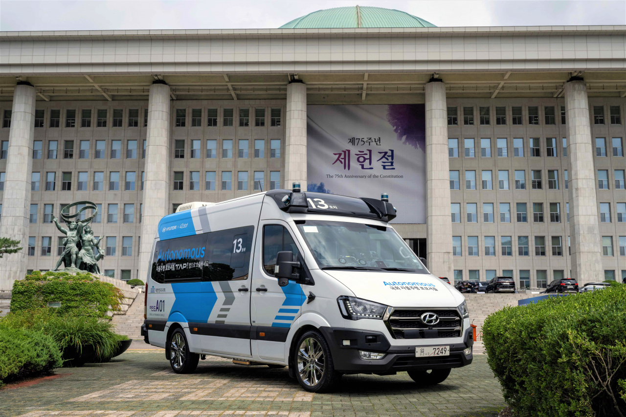 현대차 쏠라티 차량 기반의 ‘자율주행 로보셔틀’ 차량. [현대차그룹 제공]