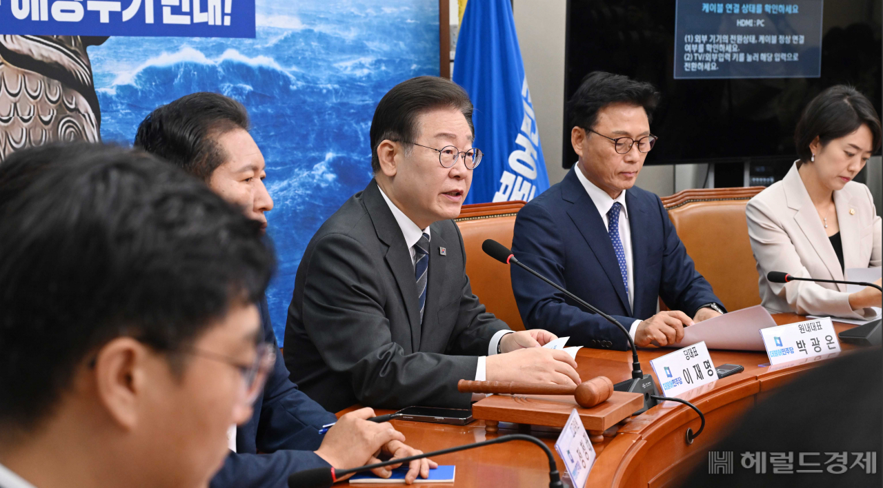 이재명 더불어민주당 대표가 10일 오전 서울 여의도 국회에서 열린 최고위원회의에 참석해 발언하고 있다. 이상섭 기자