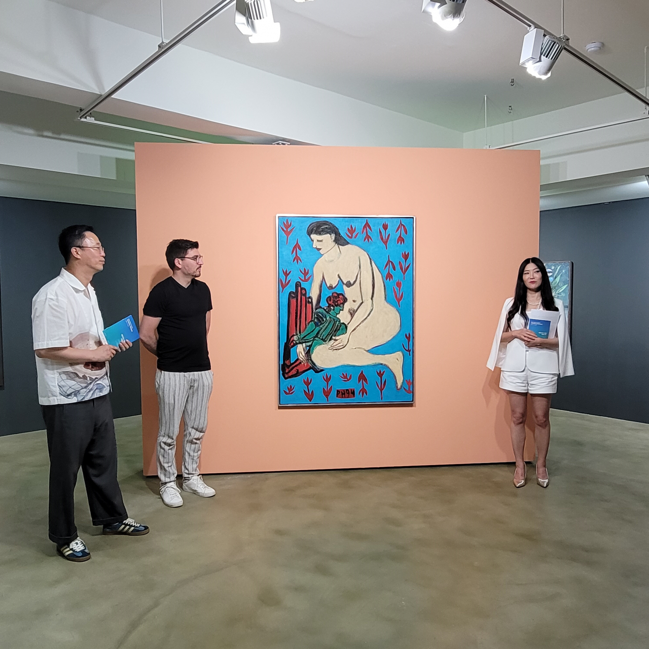 한독수교 140주년을 기념해 서울 삼청동의 초이앤초이 갤러리, 독일 베를린의 베르멜 폰 룩스부르크 갤러리, 서울 청담동의 호리아트스페이스와 아이프아트매니지먼트 등 4개 갤러리가 교류전 ‘베를린에서 서울로 : 지평선 넘어’을 개최한다. 김윤섭 아이프매니지먼트 대표, 마리오 베르벨 베르벨 폰 룩스부르크 갤러리 대표, 최선희 초이앤초이 갤러리 대표(사진 왼쪽부터) [이한빛 기자]