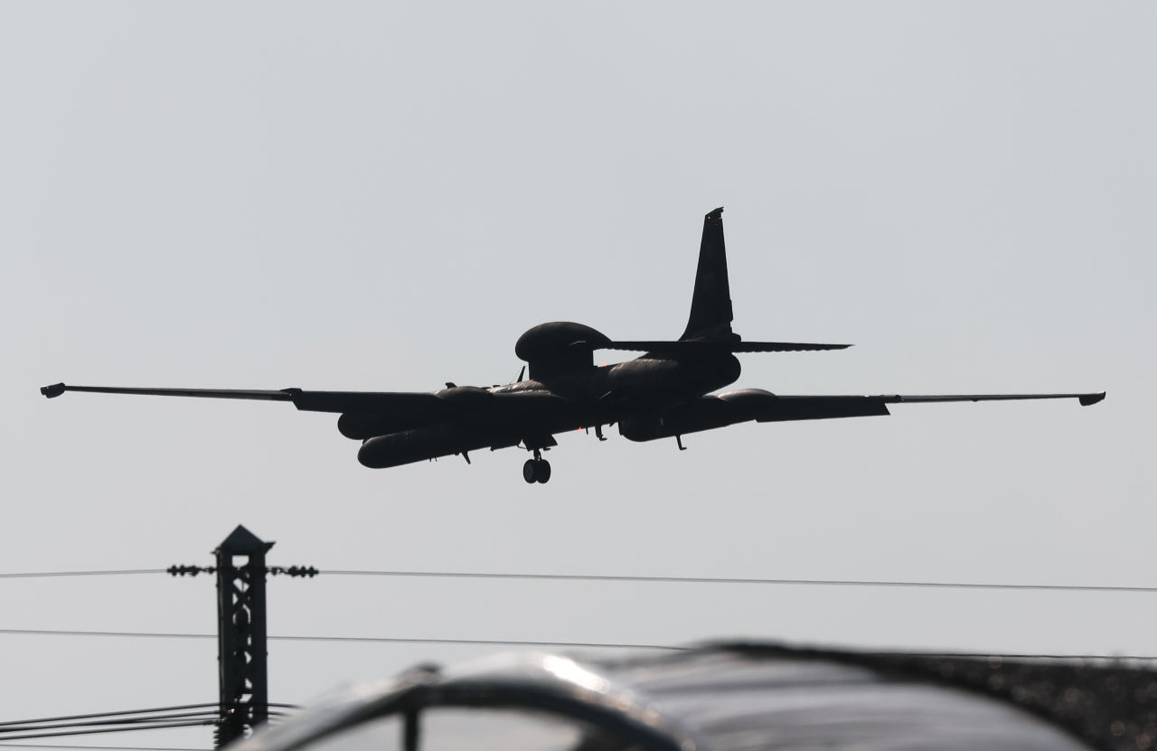 김여정 북한 노동당 부부장은 11일 전날에 이어 또다시 미국 정찰기의 정찰활동을 빌미로 군사적 대응행동을 위협했다. 10일 오후 경기도 평택시 주한미공군 오산기지에 U-2S 고공정찰기가 착륙하는 모습. [연합]