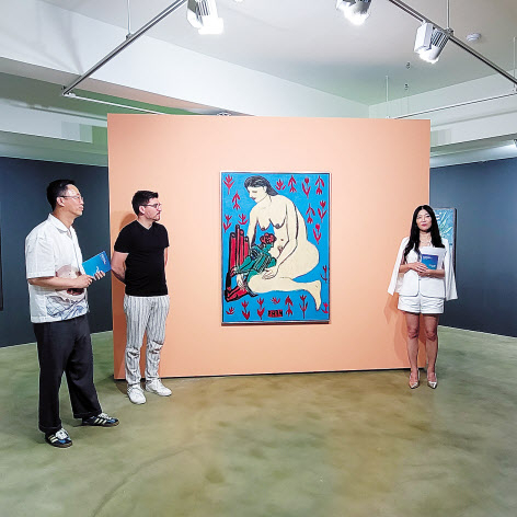 한독수교 140주년을 기념해 한국과 독일에 있는 4개 갤러리에서 ‘베를린에서 서울로 : 지평선 넘어’교류전이 열린다. 김윤섭 아이프매니지먼트 대표, 마리오 베르벨 베르벨 폰 룩스부르크 갤러리 대표, 최선희 초이앤초이 갤러리 대표(사진 왼쪽부터) 이한빛 기자