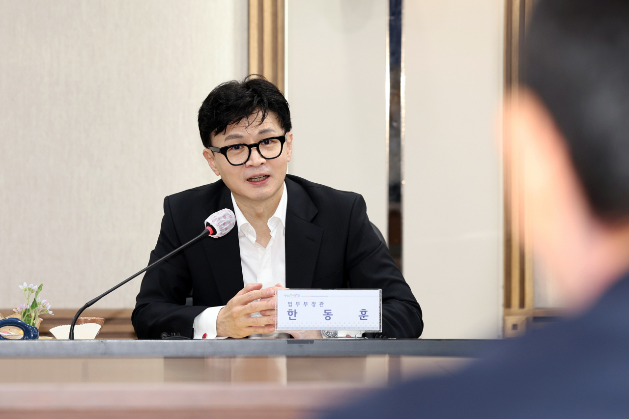 11일 오전 전남 무안군 전남도청에서 열린 법무부-전남도 외국인·이민제도 정책 소통 간담회에서 한동훈 법무부장관이 발언하고 있다. [연합]