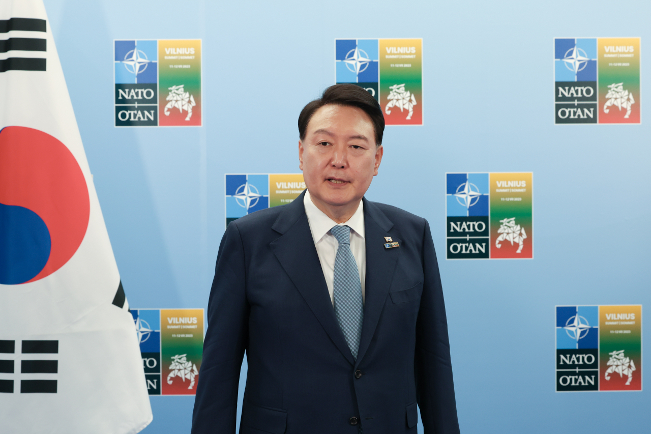 북대서양조약기구(NATO·나토) 정상회의에 참석하는 윤석열 대통령이 지난 11일 리투아니아 빌뉴스 나토 정상회의장에서 가진 옌스 스톨텐베르그 나토 사무총장과의 면담에 앞서 발언하고 있다. [연합]