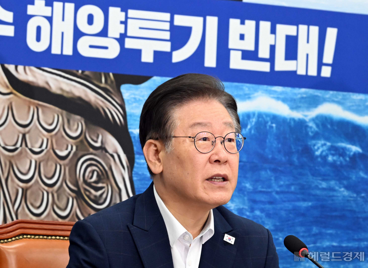 이재명 더불어민주당 대표가 12일 오전 서울 여의도 국회에서 열린 최고위원회의에 참석해 발언하고 있다. 이상섭 기자