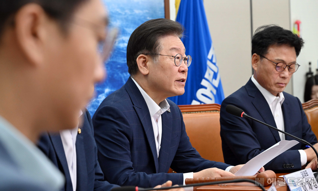 이재명 더불어민주당 대표가 12일 오전 서울 여의도 국회에서 열린 최고위원회의에 참석해 발언하고 있다. 이상섭 기자