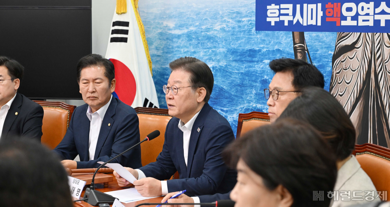 이재명 더불어민주당 대표가 12일 오전 서울 여의도 국회에서 열린 최고위원회의에 참석해 발언하고 있다. 이상섭 기자