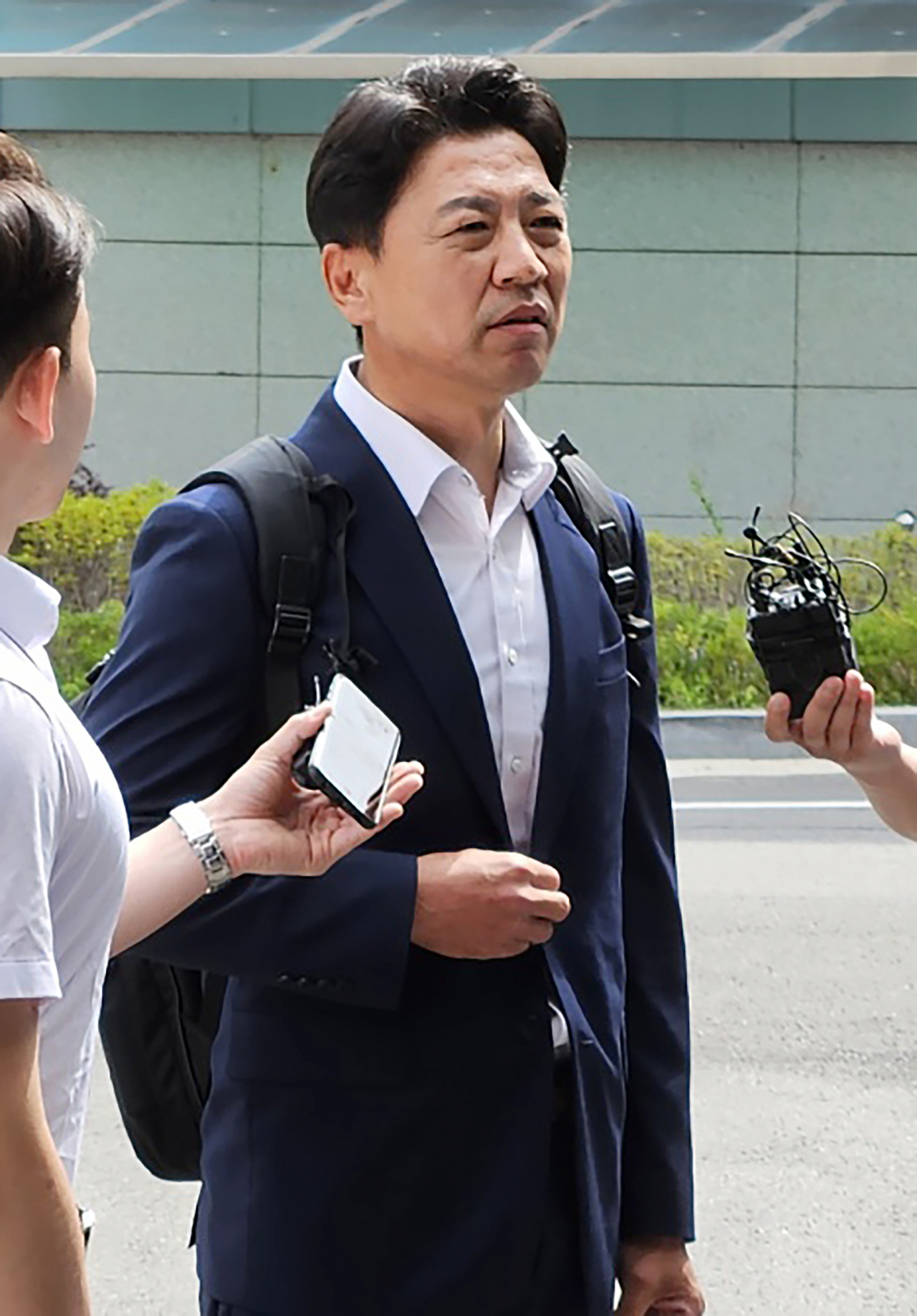 군검찰이 12일 부승찬 전 국방부 대변인을 군사기밀보호법위반혐의로 군사법원에 불구속 기소했다. 사진은 부 전 대변인이 지난달 28일 국방부 검찰단에 피의자 신분으로 출석하는 모습. [연합]
