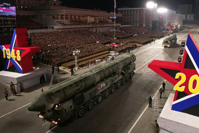북한이 지난 2월 8일 인민군 창건 75주년 계기 열병식에서 공개한 고체엔진 ICBM. [평양 노동신문=뉴스1]