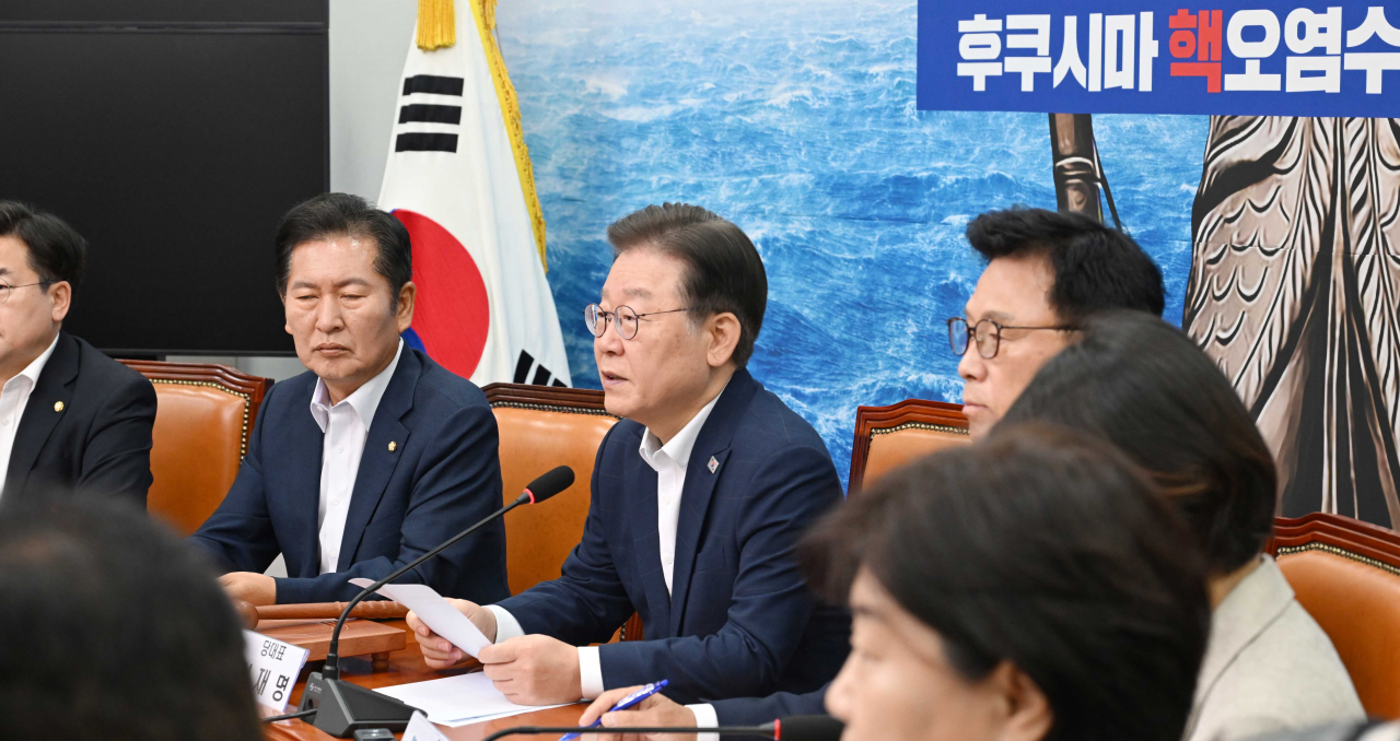 이재명 더불어민주당 대표가 12일 오전 서울 여의도 국회에서 열린 최고위원회의에 참석해 발언하고 있다. 이상섭 기자