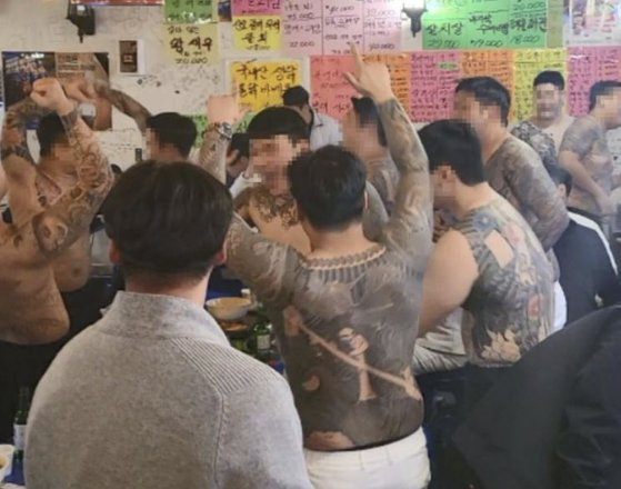 폭력조직 수노아파 조직원들이 전국 단위 모임을 하고 있는 모습. [서울중앙지검]