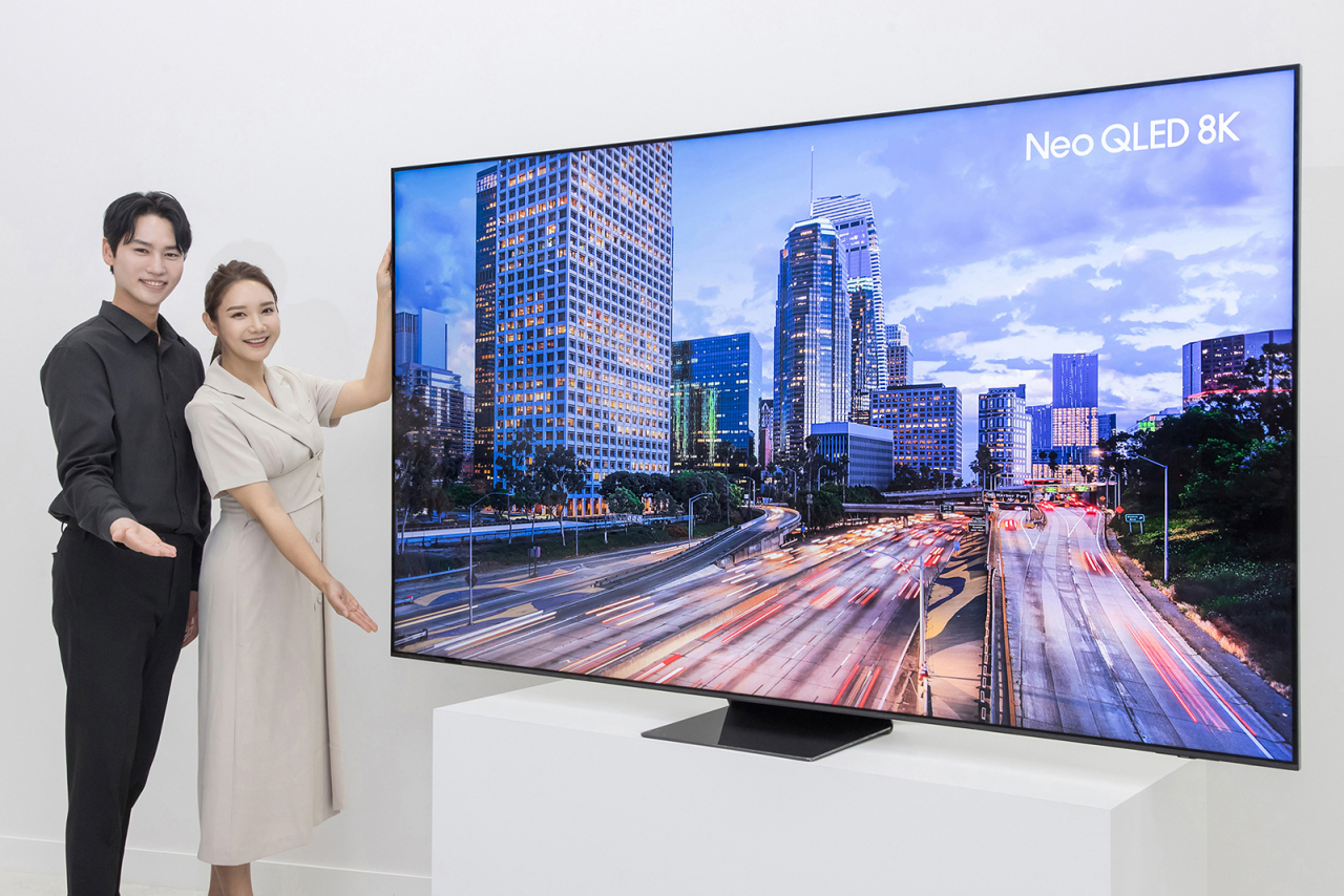 13일 국내 출시된 삼성전자 98형 네오 QLED 8K[삼성전자 제공]