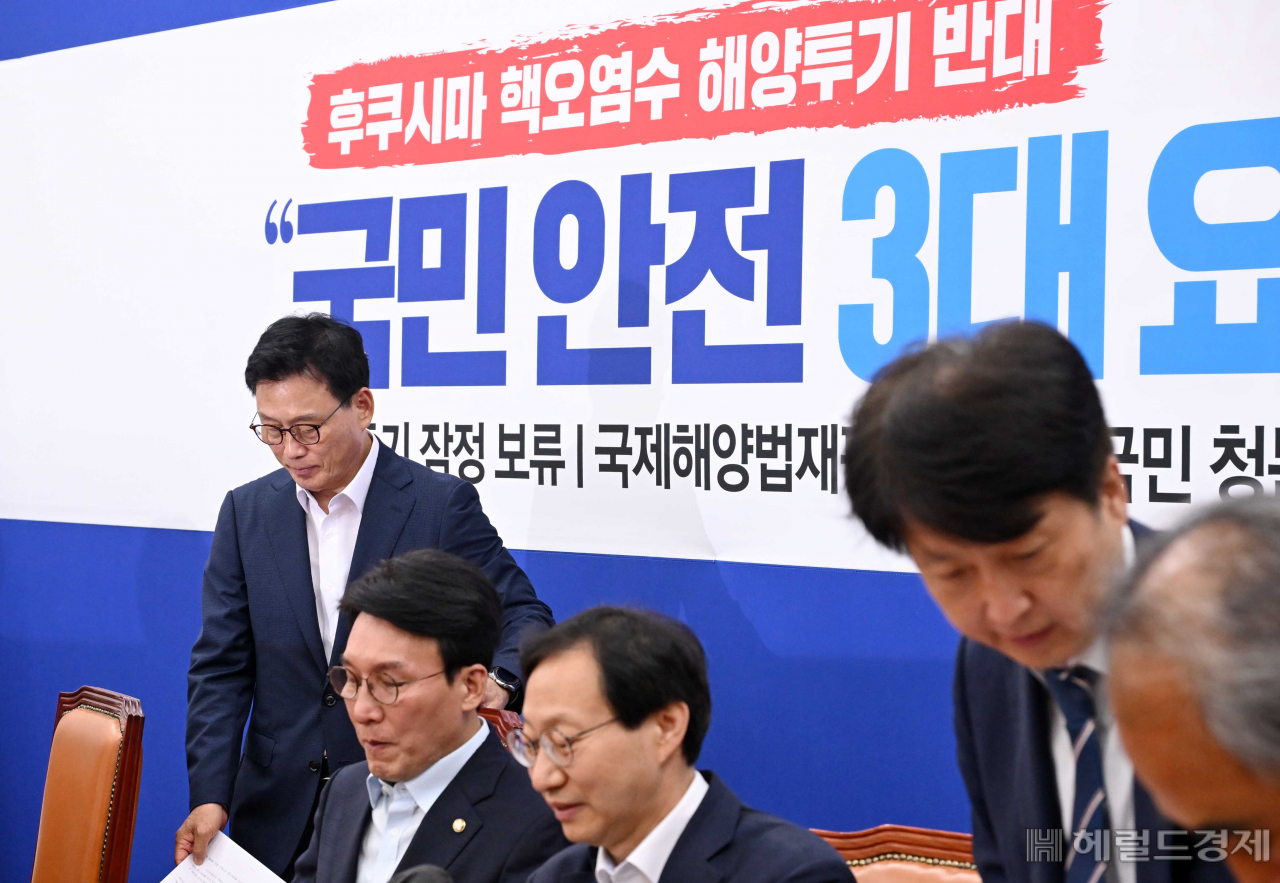 박광온 더불어민주당 원내대표가 13일 오전 서울 여의도 국회에서 열린 정책조정회의에 참석하고 있다. 이상섭 기자