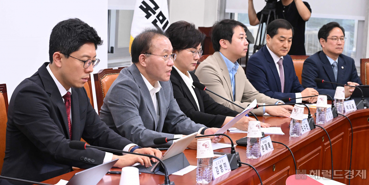 윤재옥 국민의힘 원내대표가 13일 오전 서울 여의도 국회에서 열린 최고위원회의에 참석해 발언하고 있다. 이상섭 기자