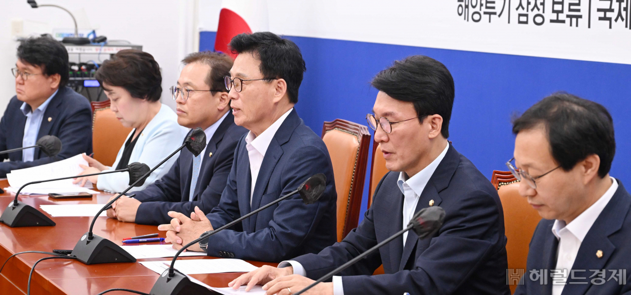 박광온 더불어민주당 원내대표가 13일 오전 서울 여의도 국회에서 열린 정책조정회의에 참석해 발언하고 있다. 이상섭 기자