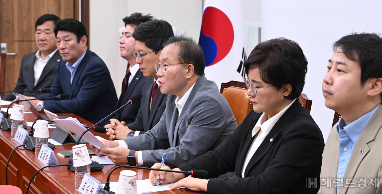윤재옥 국민의힘 원내대표가 13일 오전 서울 여의도 국회에서 열린 최고위원회의에 참석해 발언하고 있다. 이상섭 기자