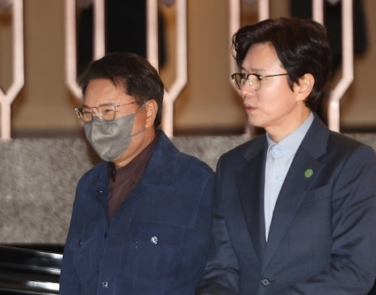 이수만(왼쪽) 전 SM엔터테인먼트 총괄 프로듀서, 가수 겸 배우 김민종. [연합뉴스]