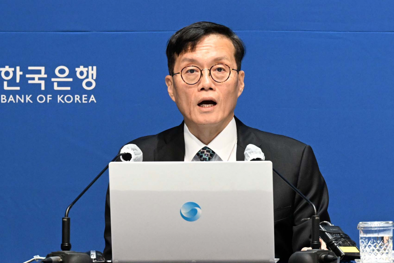 이창용 한국은행 총재가 13일 금융통화위원회 직후 열린 기자간담회에서 발언하고 있다. [연합]