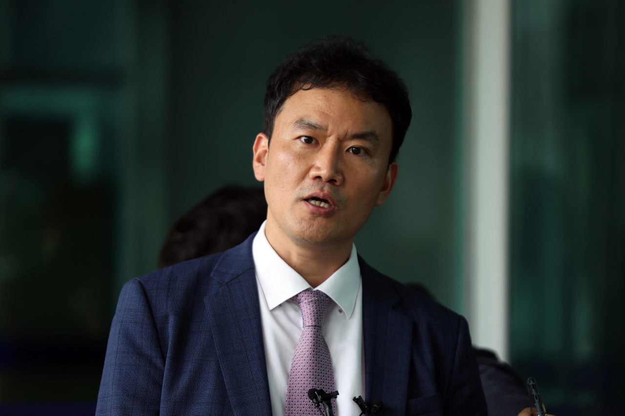 Ryu Jeong-sun, an attorney at law firm Innolegal, speaks to reporters after Thursday's ruling at Seoul High Court. (Yonhap)