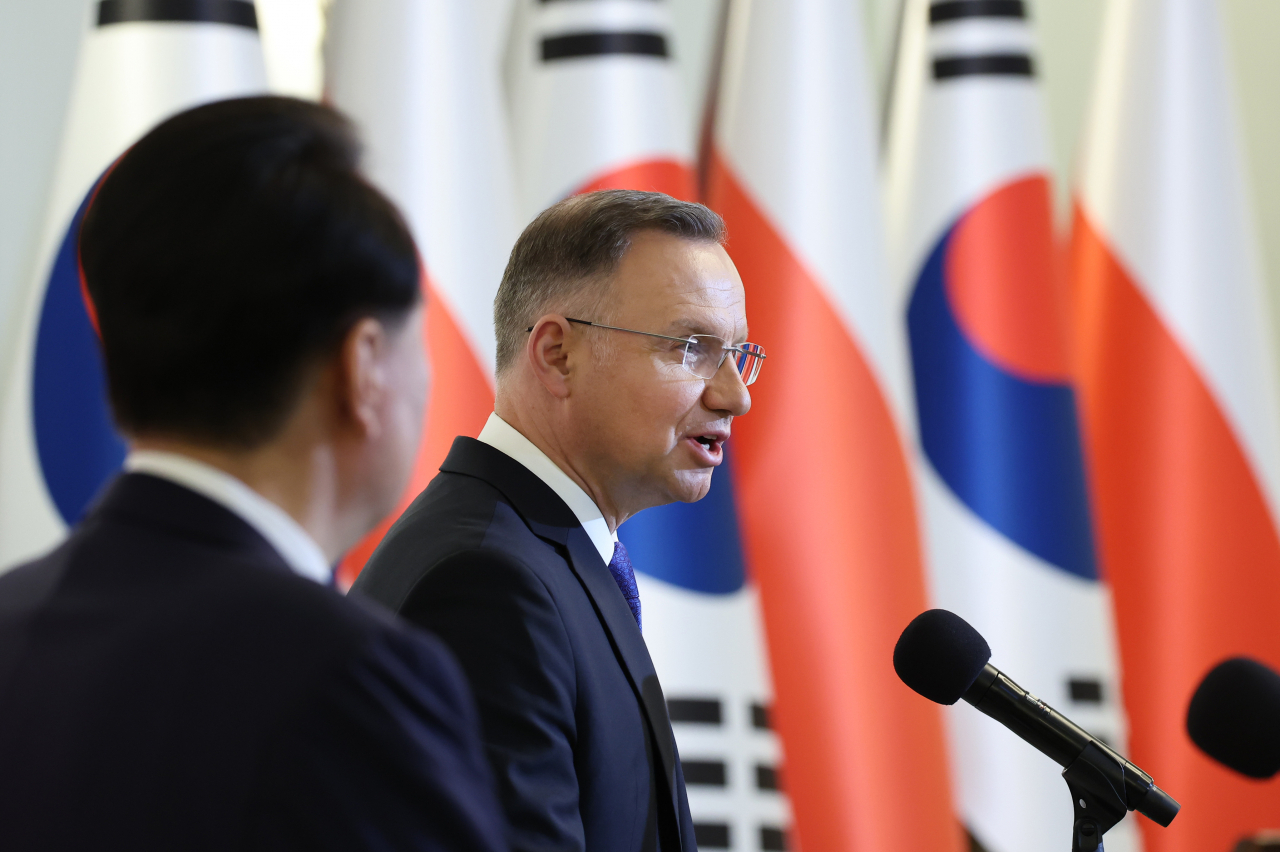 폴란드 안제이 두다 대통령이 13일(현지시간) 바르샤바 대통령궁에서 열린 윤석열 대통령과의 한·폴란드 정상회담 공동언론발표에서 발언하고 있다. [연합]