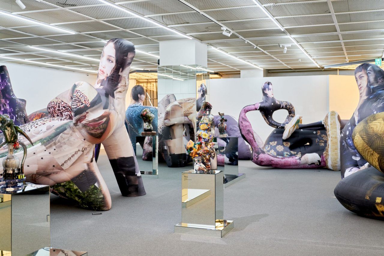 An installation view of "A I R Mass" at Avenuel Art Hall in Songpa-gu, Seoul (Lotte Gallery)