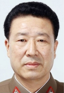 정부는 14일 북한의 신형 고체연료 대륙간탄도미사일(ICBM) 발사에 대응해 정경택 북한 인민군 총정치국장 등에 대한 독자제재를 단행했다. [연합]