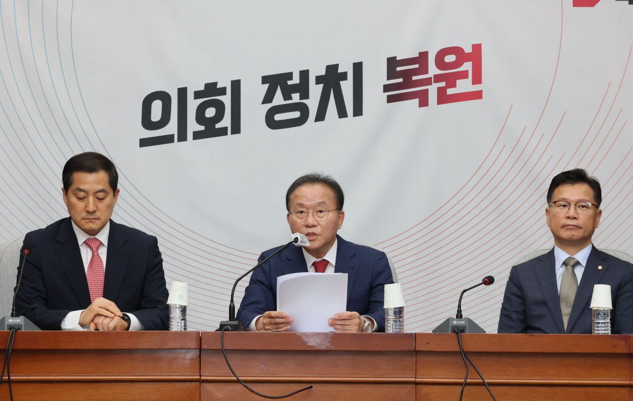 윤재옥 국민의힘 원내대표가 14일 국회에서 열린 원내대책회의에서 발언하고 있다. [연합]