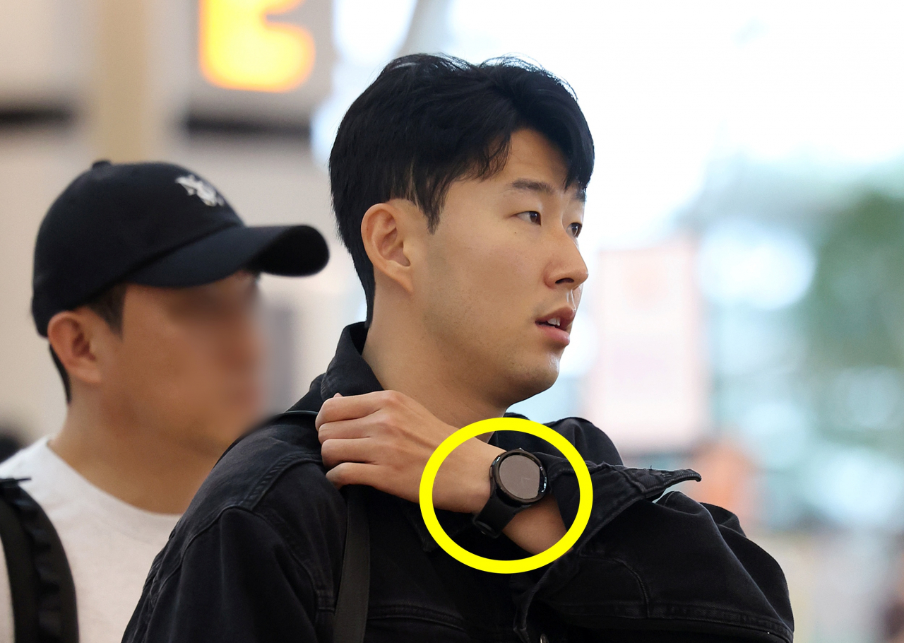 잉글랜드 프로축구 프리미어리그에서 활약하는 손흥민이 삼성전자 갤럭시워치6로 추정되는 제품을 착용하고 있는 모습. [연합]