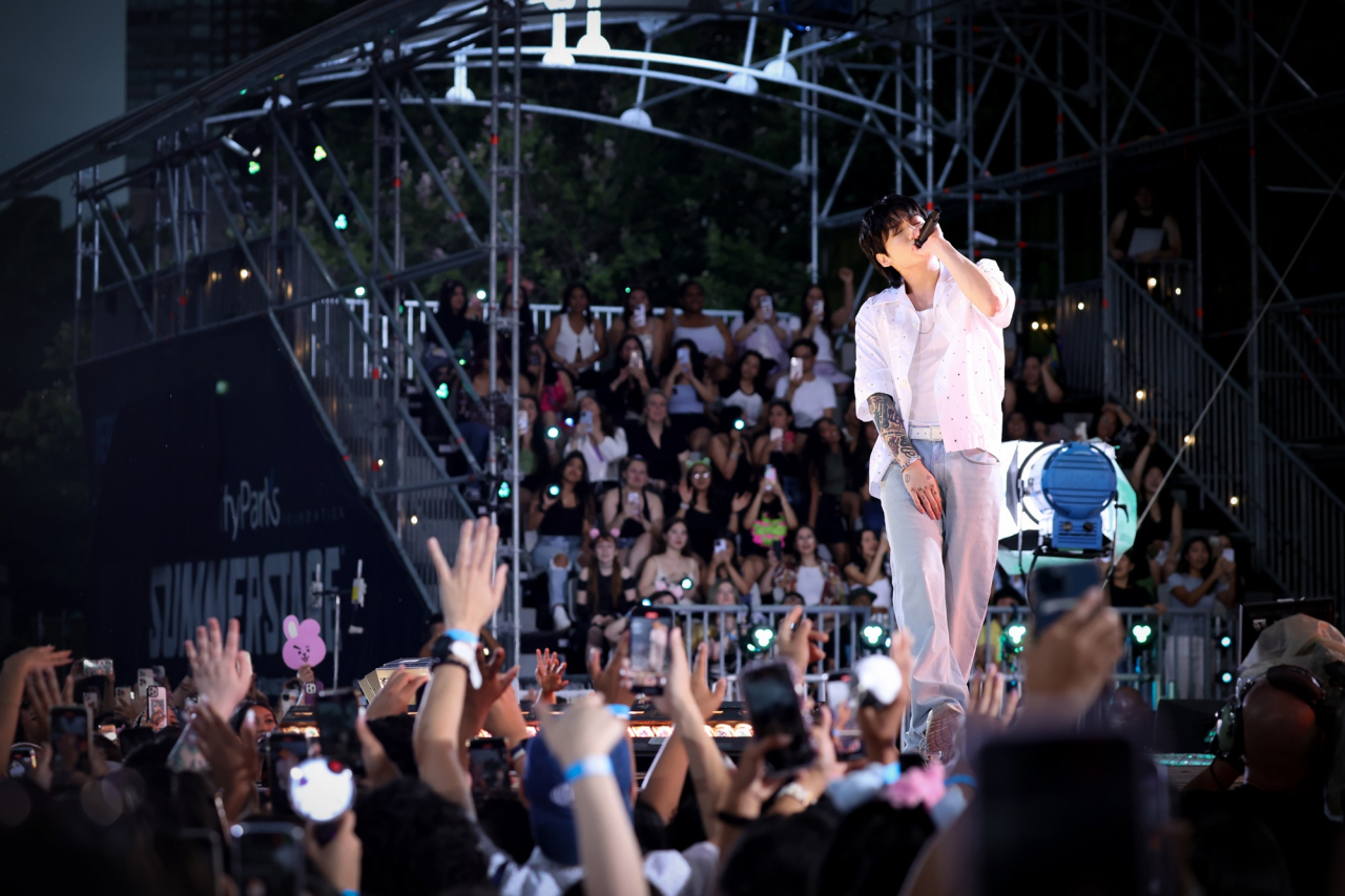 방탄소년단 정국이 미국 GMA 2023 서머 콘서트 시리즈에 출연했다. [ABC/Paula Lobo]
