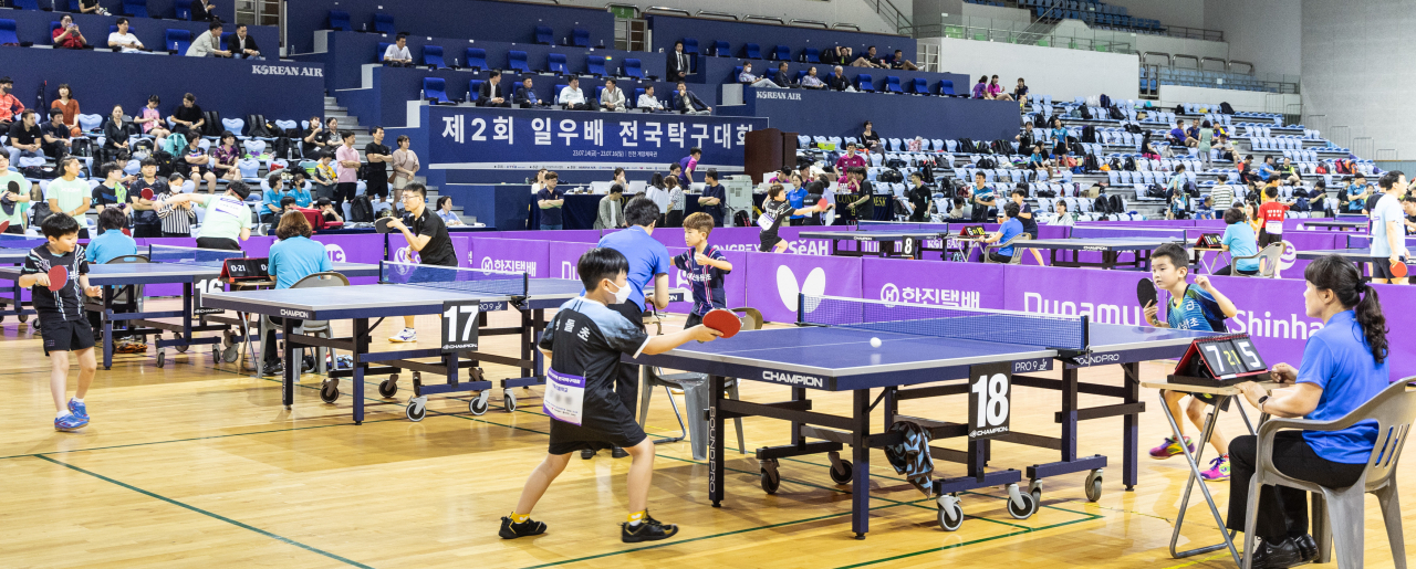‘제 2회 일우배 전국탁구대회’에서 선수들이 경기를 하는 모습. [한진그룹 제공]