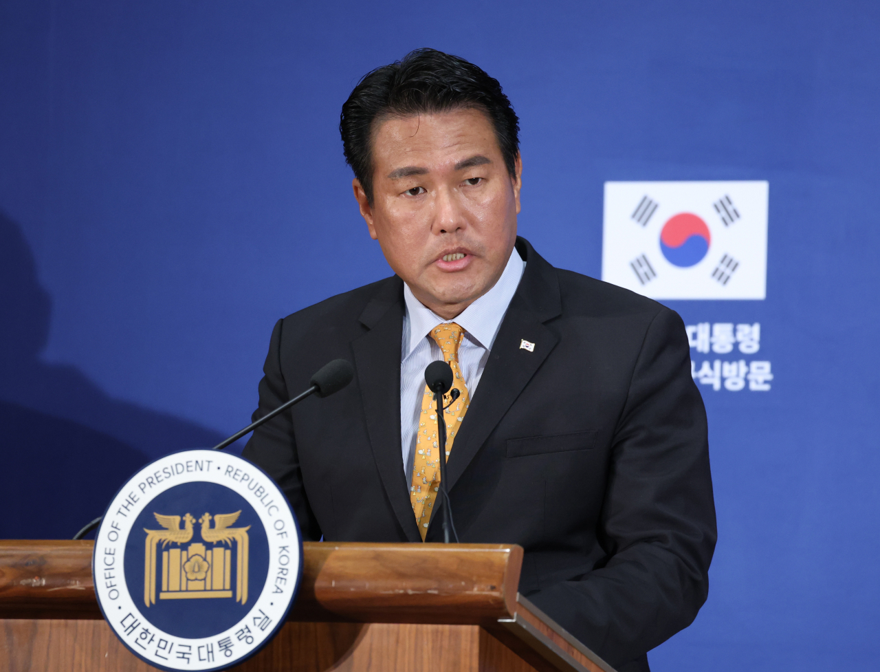 김태효 국가안보실 1차장이 16일(현지시간) 바르샤바 한국 취재진 프레스센터에서 윤석열 대통령 내외의 우크라아나 방문과 관련해 브리핑하고 있다. [연합]