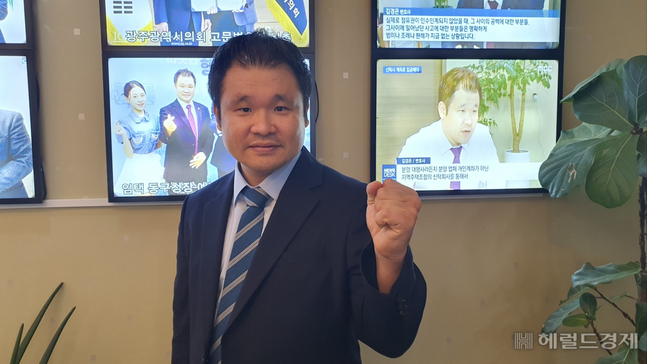 그는 공익변론과 아너소사이어티 가입 등 지역사회에서 나눔과 봉사의 아이콘으로 유명하다. 서인주 기자