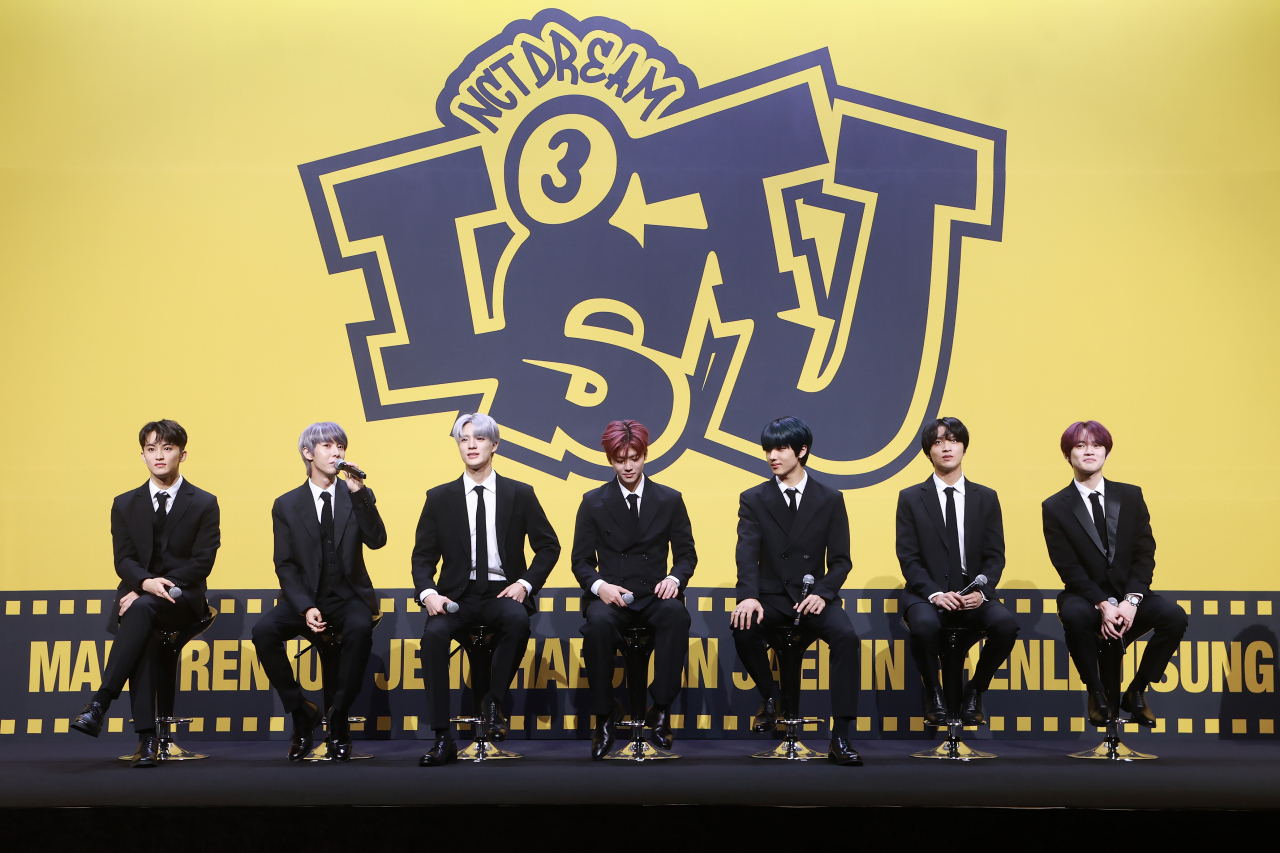 그룹 NCT 드림이 17일 오후 서울 송파구 롯데호텔 월드에서 열린 정규 3집 'ISTJ' 발매 기념 기자간담회가 질문에 답하고 있다. [연합]