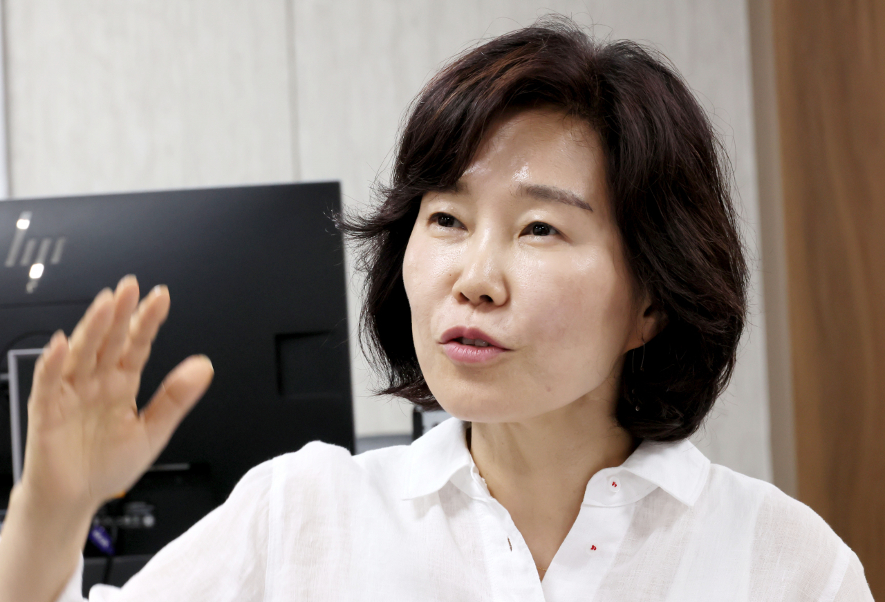 김은경 더불어민주당 혁신위원장이 서울 여의도 민주당 중앙당사에서 연합뉴스와 인터뷰를 하고 있다. [연합]