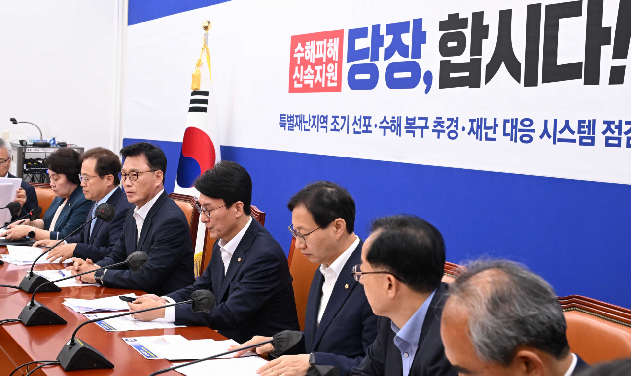 박광온 더불어민주당 원내대표가 18일 오전 서울 여의도 국회에서 열린 원내대책회의에 참석해 발언하고 있다. 이상섭 기자