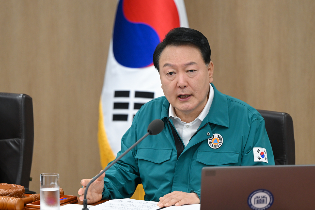 윤석열 대통령이 18일 서울 용산 대통령실 청사에서 열린 국무회의에서 발언하고 있다. [연합]
