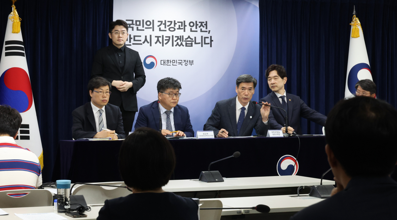 19일 정부서울청사에서 열린 후쿠시마 오염수 방류 관련 일일 브리핑에서 박구연 국무조정실 국무1차장이 질문에 답하고 있다. [연합]