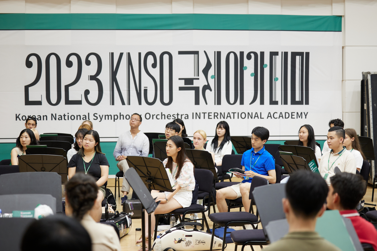 전 세계 19개국에서 5대 1의 경쟁률을 뚫은 52명의 연주자들이 2023 KNSO국제아카데미를 통해 만났다. [국립심포니오케스트라 제공]