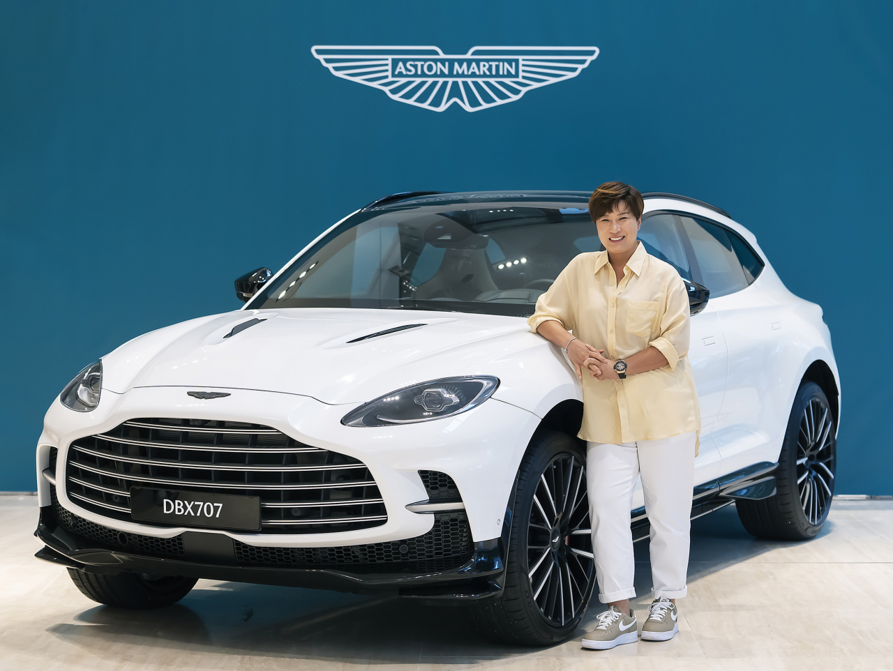 박세리와 애스턴마틴 DBX707. [애스턴마틴서울 제공]