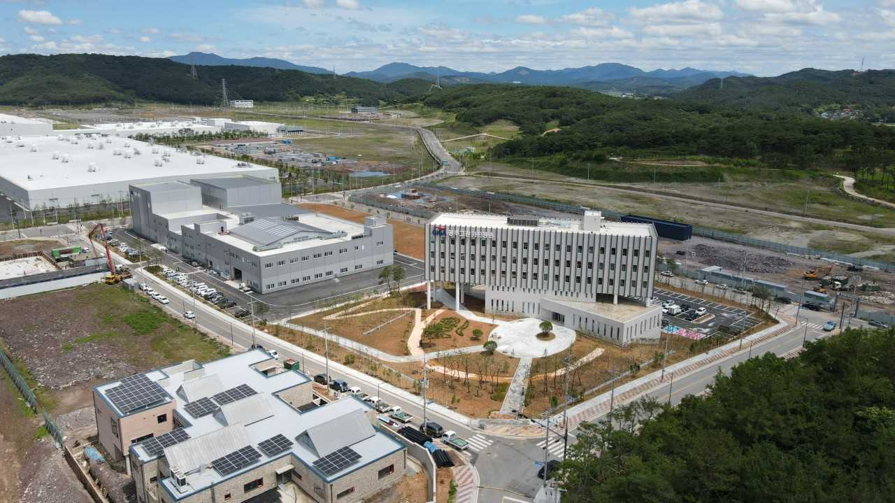 ‘광주 미래차 소부장 특화단지’가 기존의 빛그린국가산단과 진곡산단, 신규 지정된 미래차국가산단을 연계해 약 220만평 규모의 미래차 삼각벨트를 구축한다.