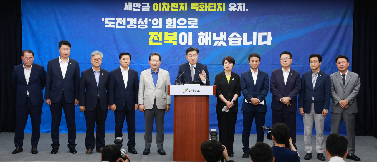 김관영 전북도지사가 20일 전북도청에서 열린 '새만금 이차전지 특화단지 선정' 기자회견에서 발언하고 있다.[연합]