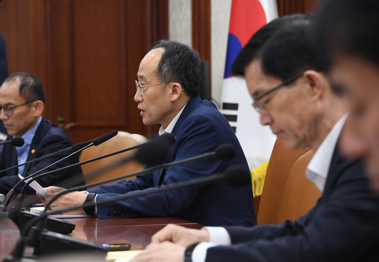 추경호 경제부총리 겸 기획재정부 장관이 21일 서울 종로구 정부서울청사에서 열린 ‘비상경제장관회의 겸 수출투자대책회의’를 주재, 모두발언을 하고 있다.[기획재정부 제공]
