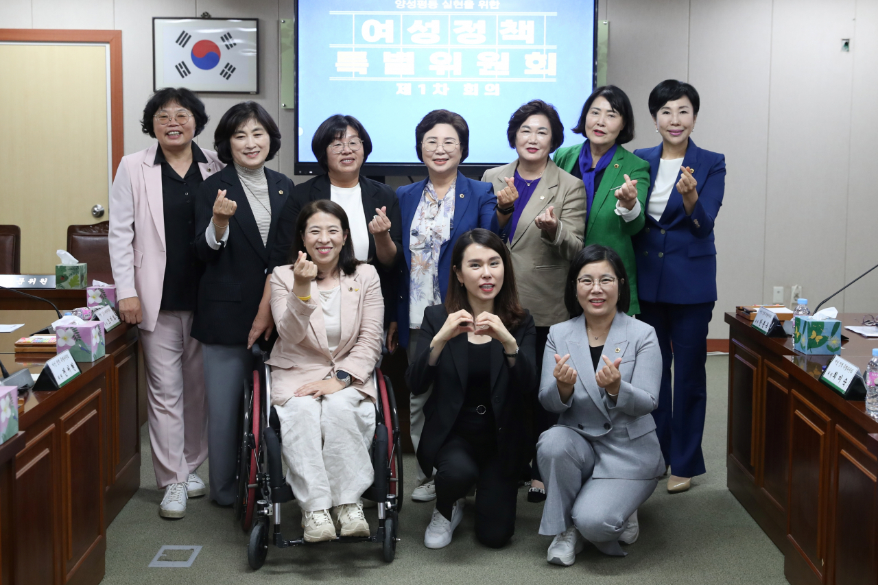 전남도의회는 여성정책 특별위원회를 구성하고 위원장에 박영숙의원을 선출했다